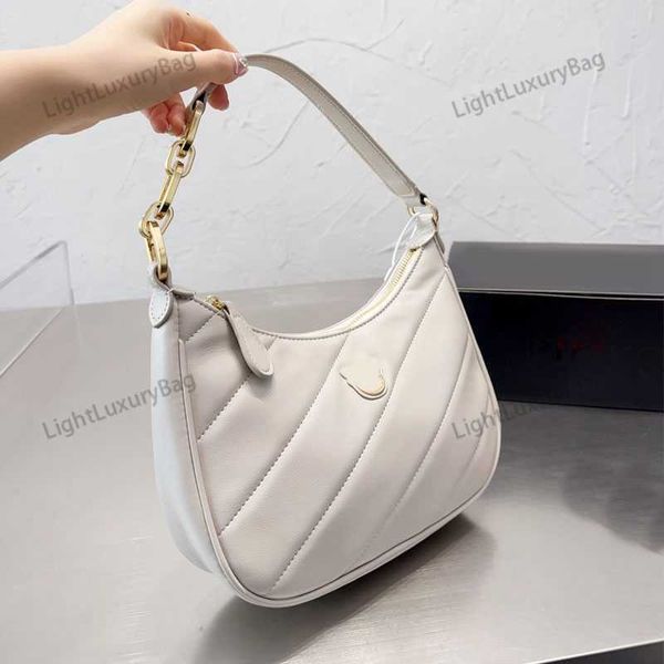 shoulder bag two swallows designer leather fashion handbag for women classic famous brand zig zag crossbody bag 220325
shoulder bag two swallows designer leather fashion handbag for women classic famous brand zig zag crossbody bag 220325