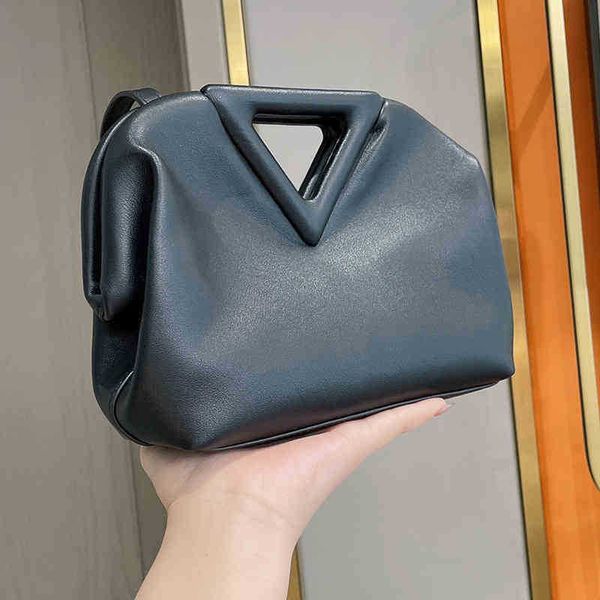 designer bottegas handbags venetas 2022 dumplings triangle leather fold one shoulder clip candy cloud
designer bottegas handbags venetas 2022 dumplings triangle leather fold one shoulder clip candy cloud
