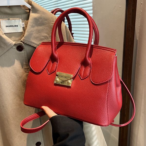advanced texture small bag 2022 autumn and winter new womens bag popular selling product messenger bag niche portable birkin, Red;black
advanced texture small bag 2022 autumn and winter new womens bag popular selling product messenger bag niche portable birkin, Red;black