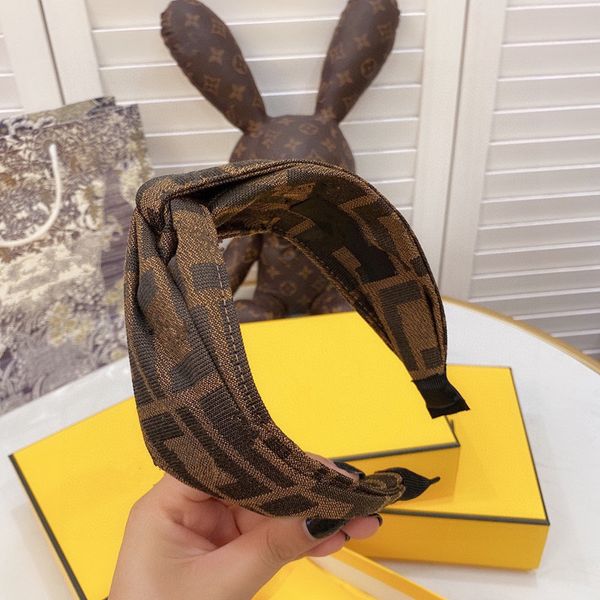 2022 letter designers fashion headbands with bowknot floral quality women headband for girlfriend headswap with gift box, Silver
2022 letter designers fashion headbands with bowknot floral quality women headband for girlfriend headswap with gift box, Silver