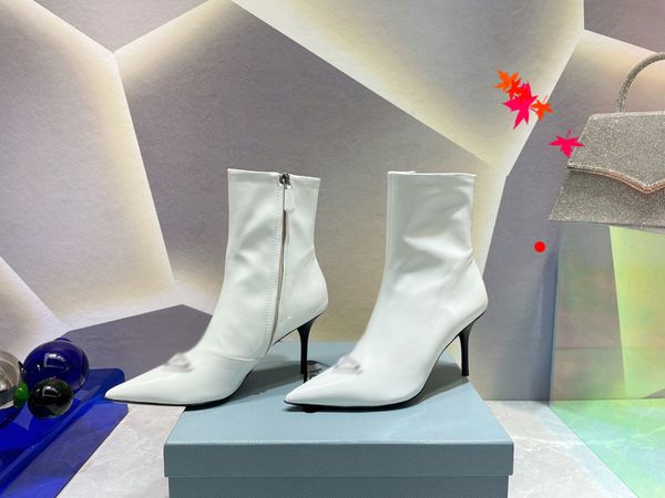 with box 2023 women designer boots desert boot diamond bee embroidery stars leather medal coarse non-slip winter shoes size eu35-40 -k0038, Black
with box 2023 women designer boots desert boot diamond bee embroidery stars leather medal coarse non-slip winter shoes size eu35-40 -k0038, Black