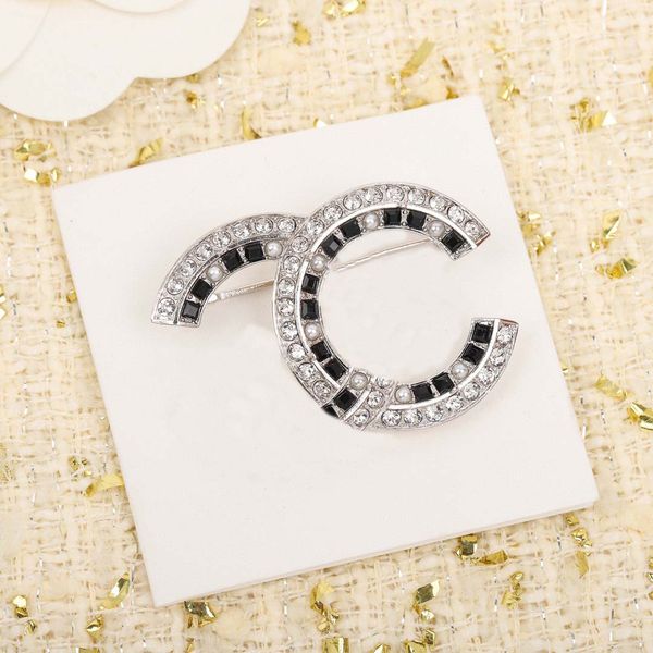 2022 simple design charm brooch with white diamond and nature shell beads black color have box stamp ps3449a, Golden
2022 simple design charm brooch with white diamond and nature shell beads black color have box stamp ps3449a, Golden