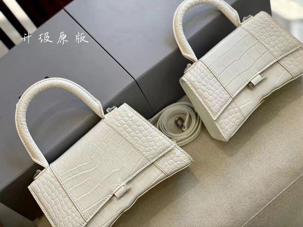 5a designer bag luxury women bags handbag shopping shoulder tote bags cross body half moon genuine leather retro purse hourglass wallets han
5a designer bag luxury women bags handbag shopping shoulder tote bags cross body half moon genuine leather retro purse hourglass wallets han