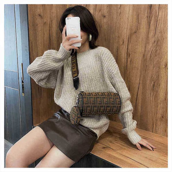 factory wholesale new 2023 autumn and style messenger wide belt simple cylinder pillow old flower bostonhigh
factory wholesale new 2023 autumn and style messenger wide belt simple cylinder pillow old flower bostonhigh