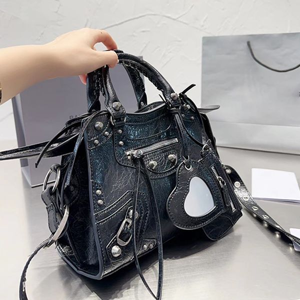 women lady le cagole motorcycle shoulder bags luxury designers genuine leather crossbody clutch wallet purse pochette retro vintage neo clas
women lady le cagole motorcycle shoulder bags luxury designers genuine leather crossbody clutch wallet purse pochette retro vintage neo clas