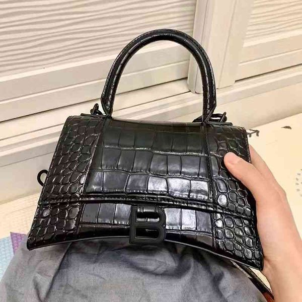 designer balencaigs hourglass shoulder bags outlet uk 2022 new fashion crocodile pattern cyber red autumn winter versatile handbag one cross
designer balencaigs hourglass shoulder bags outlet uk 2022 new fashion crocodile pattern cyber red autumn winter versatile handbag one cross