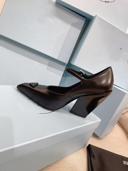 luxury brand women shoes slope heel and slightly square long toe cap outline streamline lines&circuitous geometric silhouette shoes big size, Black
luxury brand women shoes slope heel and slightly square long toe cap outline streamline lines&circuitous geometric silhouette shoes big size, Black