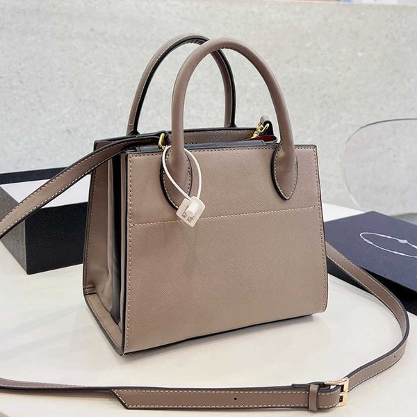 designer bagnew high qulity classic womens hands ladies composite tote genuine leather clutch shoulder s female purse 005
designer bagnew high qulity classic womens hands ladies composite tote genuine leather clutch shoulder s female purse 005