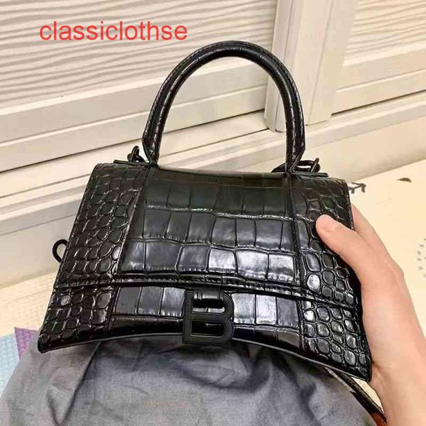 designer balencaigs hourglass shoulder bags outlet uk 2022 new fashion crocodile pattern cyber red autumn winter versatile handbag one cross
designer balencaigs hourglass shoulder bags outlet uk 2022 new fashion crocodile pattern cyber red autumn winter versatile handbag one cross