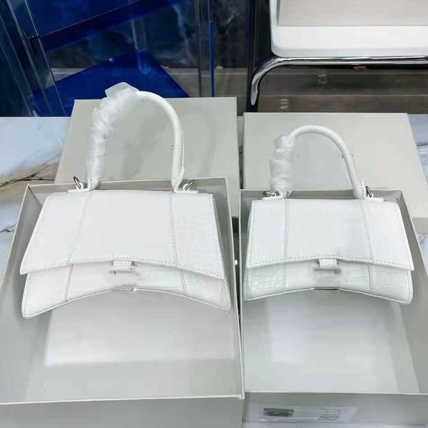 mini designer bag fashion totes handbags hourglass women half moon evening cross body stone leather retro letter pendant luxury tote purse32
mini designer bag fashion totes handbags hourglass women half moon evening cross body stone leather retro letter pendant luxury tote purse32