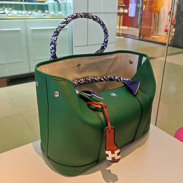herme bag series designer elegant and decent dark green togo cowhide garden hand commuter tote large capacity 36
herme bag series designer elegant and decent dark green togo cowhide garden hand commuter tote large capacity 36