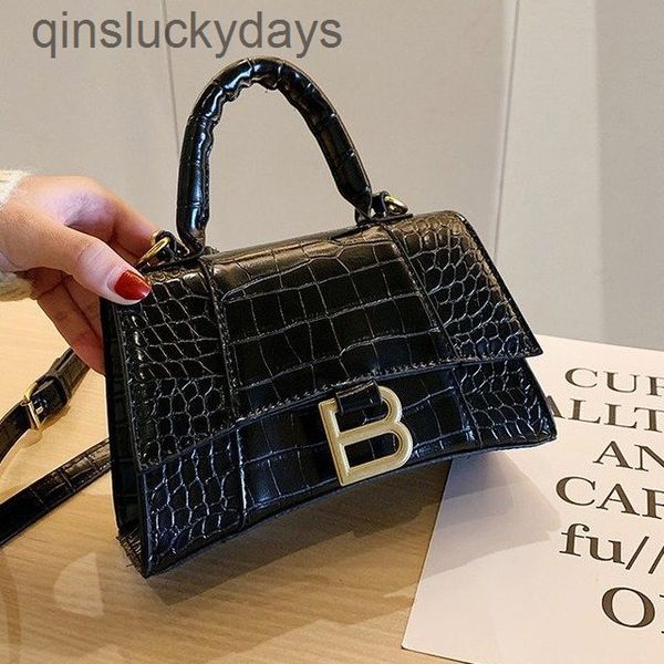designer balencaigs hourglass shoulder bags outlet uk 2022 new hourglass bag women's casual personality one megqyh
designer balencaigs hourglass shoulder bags outlet uk 2022 new hourglass bag women's casual personality one megqyh