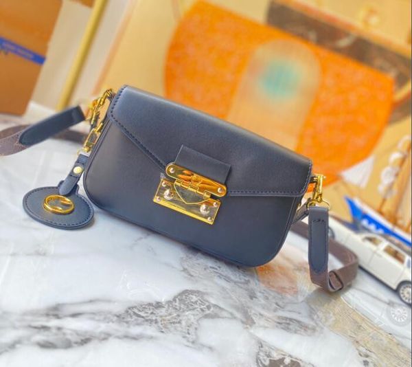 designer shoulder bag fashion women rectangular bags solid color alloy accessories buckle detachable shoulders strap
designer shoulder bag fashion women rectangular bags solid color alloy accessories buckle detachable shoulders strap