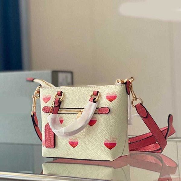 womens tote bag designer shoulder bags women handbag heart simple shopper bag elegant ladies work purses luxury hardware 220917
womens tote bag designer shoulder bags women handbag heart simple shopper bag elegant ladies work purses luxury hardware 220917