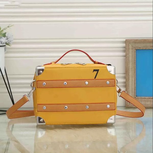 hh mini soft trunk chain box bag fashion men genuine leather yellow 7 messenger crossbody bag designers women handbags zipper purse
hh mini soft trunk chain box bag fashion men genuine leather yellow 7 messenger crossbody bag designers women handbags zipper purse