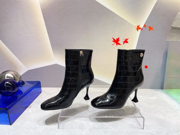 with box 2023 women designer boots desert boot diamond bee embroidery stars leather medal coarse non-slip winter shoes size eu35-40 -k0042, Black
with box 2023 women designer boots desert boot diamond bee embroidery stars leather medal coarse non-slip winter shoes size eu35-40 -k0042, Black