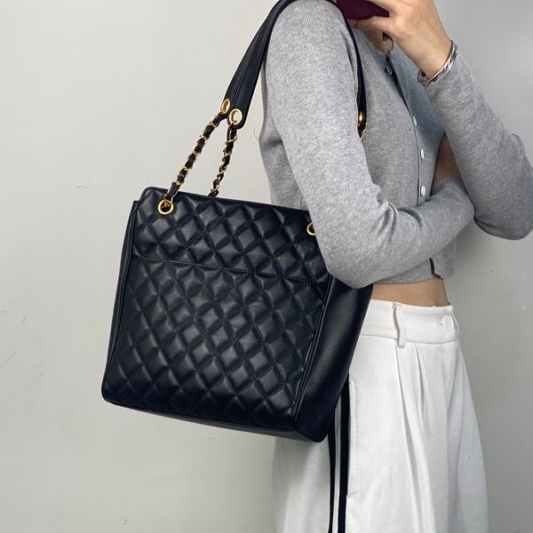 french vintage black quilted shoulder bag classic genuine leather hardware chain strap matelasse crossbody totes multi pochette large handba
french vintage black quilted shoulder bag classic genuine leather hardware chain strap matelasse crossbody totes multi pochette large handba