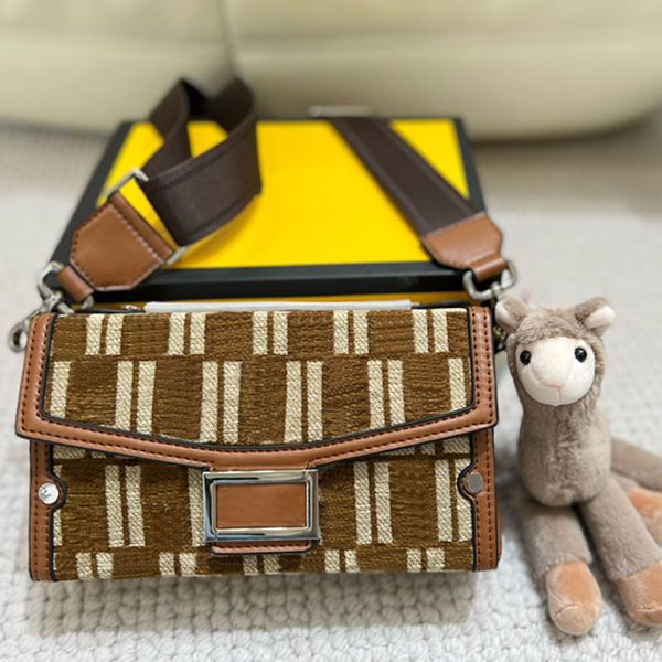 trunk bag shoulder crossbody bags women handbag flap messenger purse vintage classic letters silver metal buckle removable shoulder strap la
trunk bag shoulder crossbody bags women handbag flap messenger purse vintage classic letters silver metal buckle removable shoulder strap la