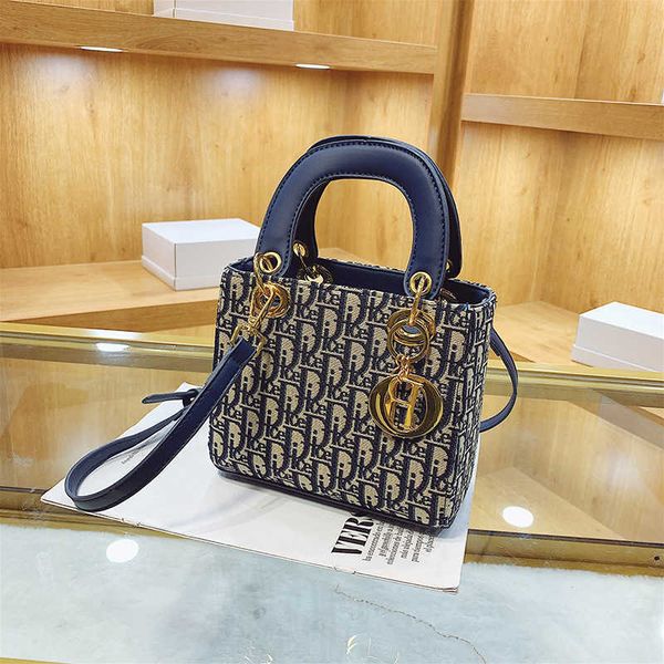 bruch 2022 tb latest high sense small bag women's 2022 fashion new printing portable princess shoulder messenger handbags crossbody toy
bruch 2022 tb latest high sense small bag women's 2022 fashion new printing portable princess shoulder messenger handbags crossbody toy