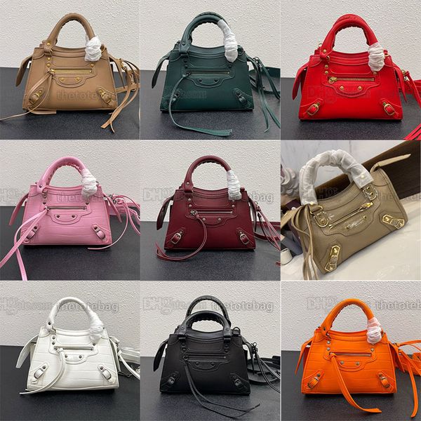 neo classic medium handbag city bag in silver carbon fiber aged-silver hardware designer luxury tote grained leather crossbody shoulder bags
neo classic medium handbag city bag in silver carbon fiber aged-silver hardware designer luxury tote grained leather crossbody shoulder bags