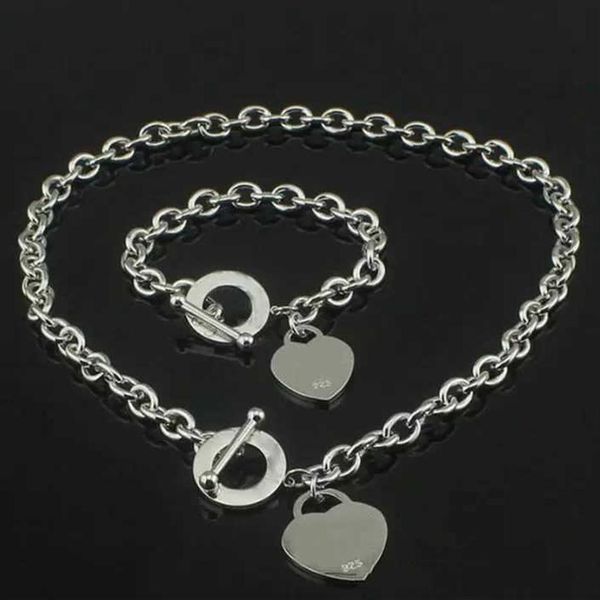 luxury designer sterling silver heart bangle necklaces bracelet set t shape original fashion classic bracelet women jewelry gift with 303d
luxury designer sterling silver heart bangle necklaces bracelet set t shape original fashion classic bracelet women jewelry gift with 303d