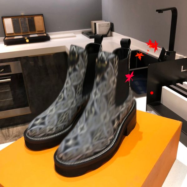 with box 2023 women designer boots desert boot diamond bee embroidery stars leather medal coarse non-slip winter shoes size eu35-40 -k0025, Black
with box 2023 women designer boots desert boot diamond bee embroidery stars leather medal coarse non-slip winter shoes size eu35-40 -k0025, Black