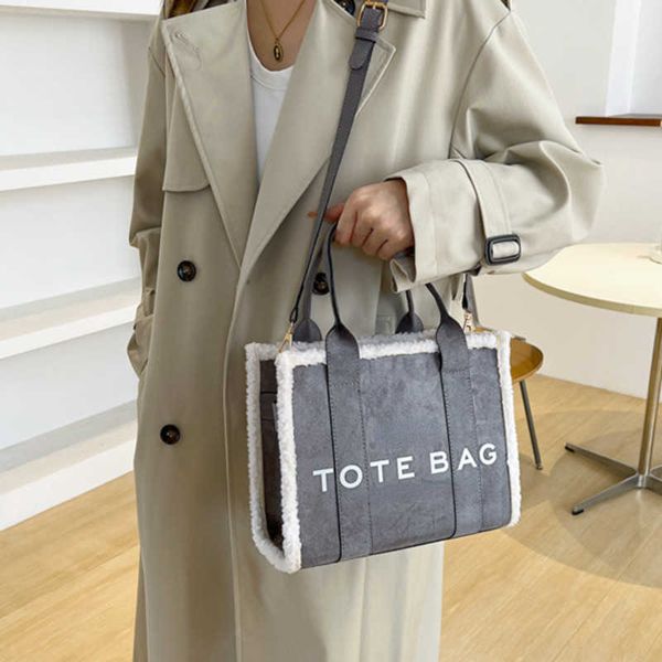 the tote bags women's fashion handbags advanced texture totes famous designer crossbody shoulder bag soft cashmere for winter
the tote bags women's fashion handbags advanced texture totes famous designer crossbody shoulder bag soft cashmere for winter
