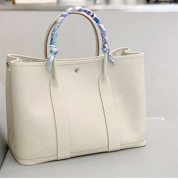 designer bag women large fashion classic h home commuter ol garden 2022 new tot hand large capacity hand-held single shoulder messenger
designer bag women large fashion classic h home commuter ol garden 2022 new tot hand large capacity hand-held single shoulder messenger
