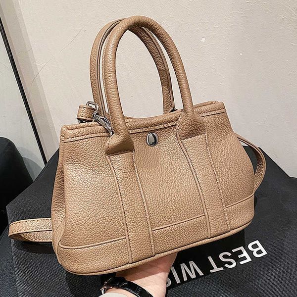 luxurious designer herme bags small female 2022 autumn and winter new fashion texture handheld shoulder versatile crossbody
luxurious designer herme bags small female 2022 autumn and winter new fashion texture handheld shoulder versatile crossbody