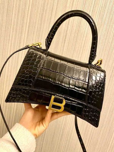 handbags balenciss new bag advanced texture for women 2022 autumn and winter niche design one shoulder messenger hand hourglass
handbags balenciss new bag advanced texture for women 2022 autumn and winter niche design one shoulder messenger hand hourglass