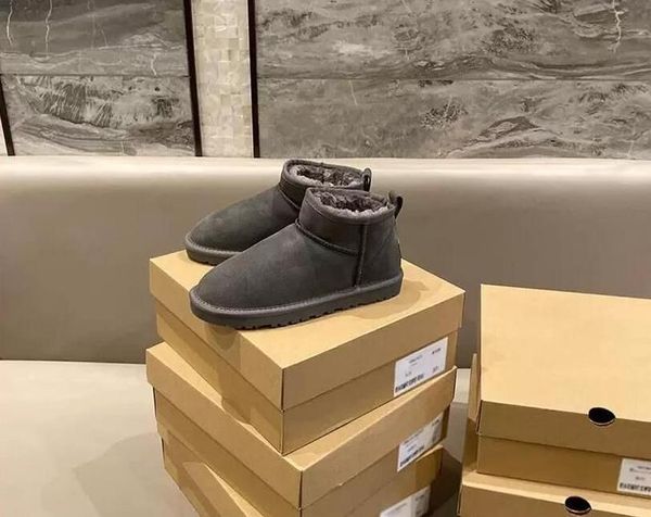 2022 women mini snow boot boots winter classic fashion suede keep warm plush chestnut grey men woman 5854 designer ankle booties slippers sh, Black
2022 women mini snow boot boots winter classic fashion suede keep warm plush chestnut grey men woman 5854 designer ankle booties slippers sh, Black