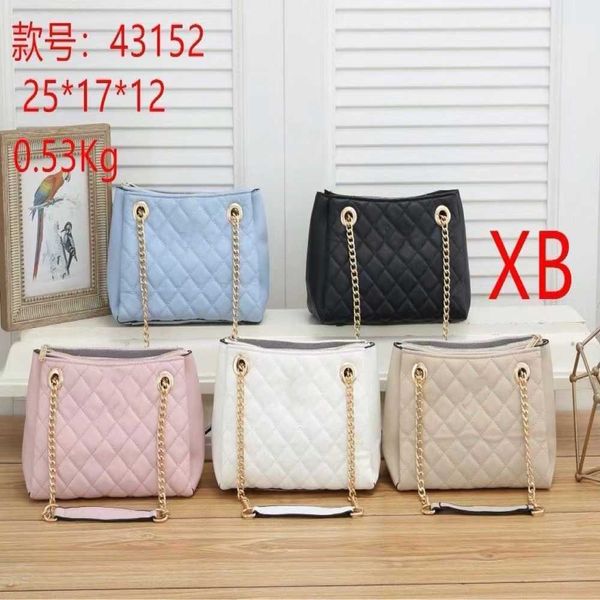factory wholesale new 2023 white single horizontal square style medium versatile inner patch zipper women's
factory wholesale new 2023 white single horizontal square style medium versatile inner patch zipper women's