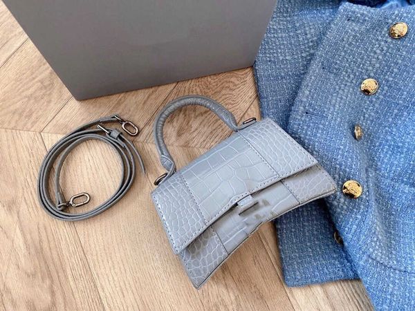 dinner bag mini designer fashion totes hands hourglass women half moon evening cross body stone leather retro letter pendant luxury tote pur
dinner bag mini designer fashion totes hands hourglass women half moon evening cross body stone leather retro letter pendant luxury tote pur