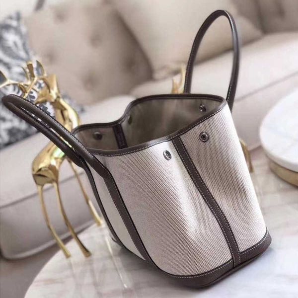 designer bag women large fashion classic 2022 new single shoulder slant cross tote garden portable shopping
designer bag women large fashion classic 2022 new single shoulder slant cross tote garden portable shopping