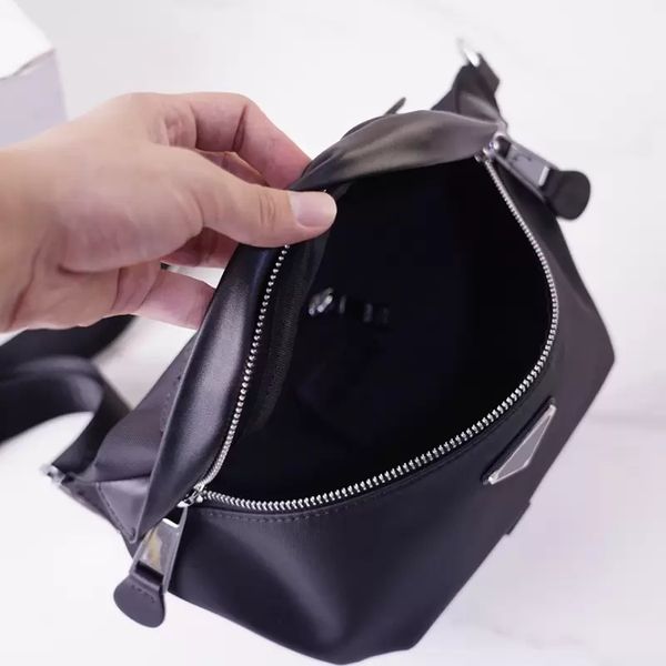 619suxury designer packs bum bag women men triangle bumbags fashion body shoulder waist bags temperament p bum cross fanny pack hqp3006
619suxury designer packs bum bag women men triangle bumbags fashion body shoulder waist bags temperament p bum cross fanny pack hqp3006