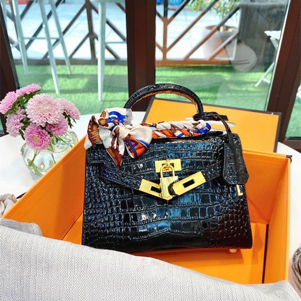 7a quality satchel lock tote bags with scarf metal sign clutch crocodile pattern leather crossbody luxury designer mens women hangbag should
7a quality satchel lock tote bags with scarf metal sign clutch crocodile pattern leather crossbody luxury designer mens women hangbag should