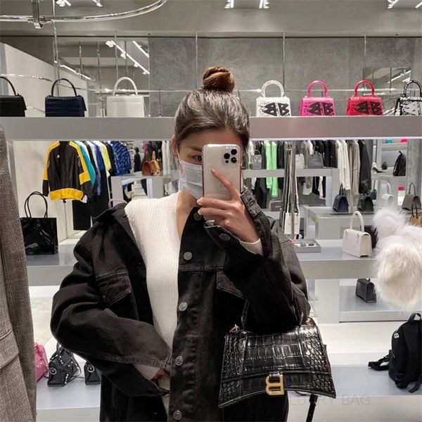 luxury hourglass bags balencaigass 2022 new b-shaped crocodile net red leather women's bag single shoulder messenger handbag qo0u
luxury hourglass bags balencaigass 2022 new b-shaped crocodile net red leather women's bag single shoulder messenger handbag qo0u