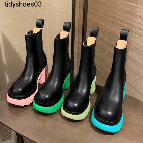 designer the new b triangle v high-heeled thick soled high boots with leather color soled chimney martin boots in the autumn of 2022, Black
designer the new b triangle v high-heeled thick soled high boots with leather color soled chimney martin boots in the autumn of 2022, Black
