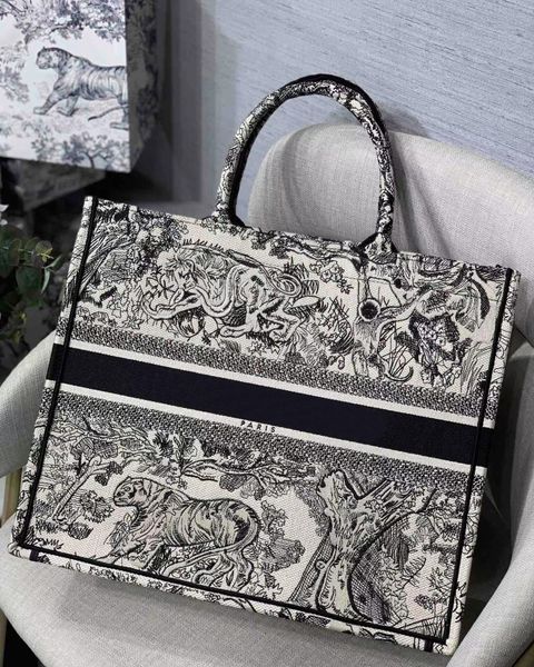 2022 new black tiger lady shopping bag high-end customized quality necessary for business travel practical leisure fashion trend style large
2022 new black tiger lady shopping bag high-end customized quality necessary for business travel practical leisure fashion trend style large
