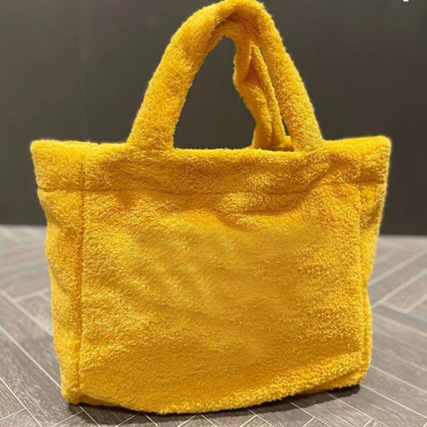 high totes end fashion exquisite designer handbag autumn and winter high-capacity new fur handbag
high totes end fashion exquisite designer handbag autumn and winter high-capacity new fur handbag