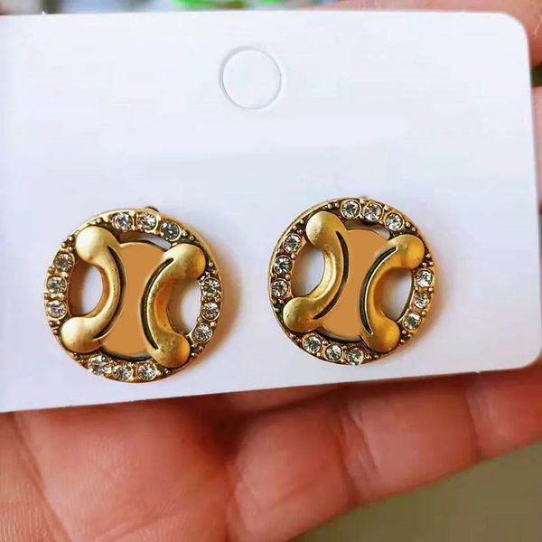 luxurys women designers stud jewelry earring circular diamond ear stud womens designer studs s925silver earrings letter lin 22102706, Golden;silver
luxurys women designers stud jewelry earring circular diamond ear stud womens designer studs s925silver earrings letter lin 22102706, Golden;silver