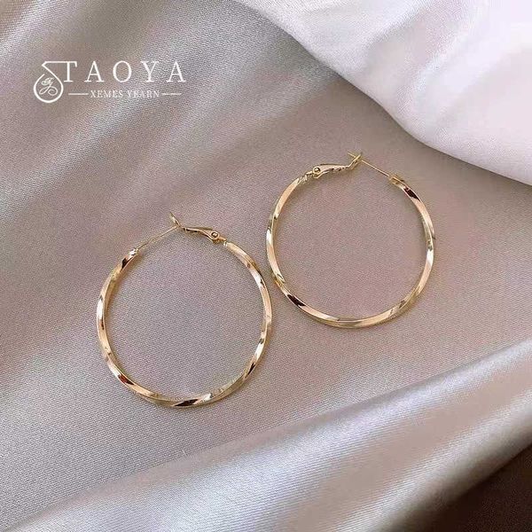 2022 new simple design metal spiral gold color hoop earrings party girls fashion jewelry halloween women temperament accessories, Golden
2022 new simple design metal spiral gold color hoop earrings party girls fashion jewelry halloween women temperament accessories, Golden