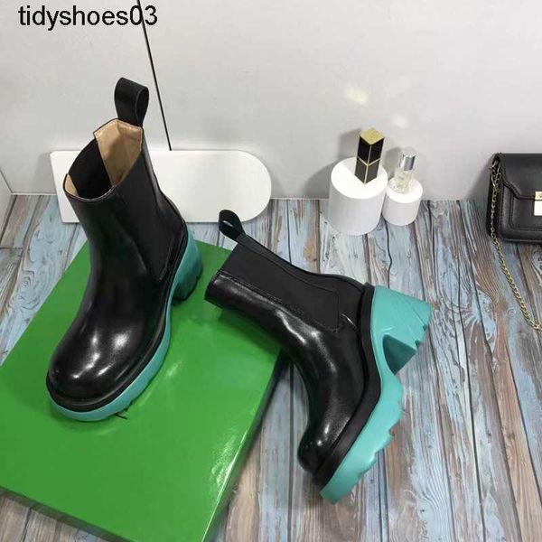 autumn 2022 designed for women new ro triangle thick heel black medium tube martin women's elastic chelsea short tube chimney boots 
autumn 2022 designed for women new ro triangle thick heel black medium tube martin women's elastic chelsea short tube chimney boots