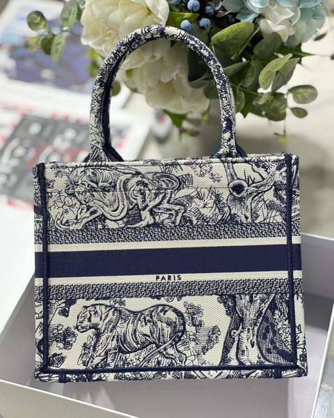 2022 classic blue tiger lady shopping bag high-end customized quality travel essential practical fully meet the use of daily travel
2022 classic blue tiger lady shopping bag high-end customized quality travel essential practical fully meet the use of daily travel