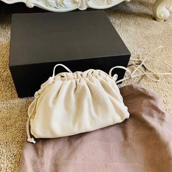 designer herme luxurious bottess bags venetas leather 2022 new versatile cowhide cloud wrinkled dumpling women's hand solid color singl
designer herme luxurious bottess bags venetas leather 2022 new versatile cowhide cloud wrinkled dumpling women's hand solid color singl