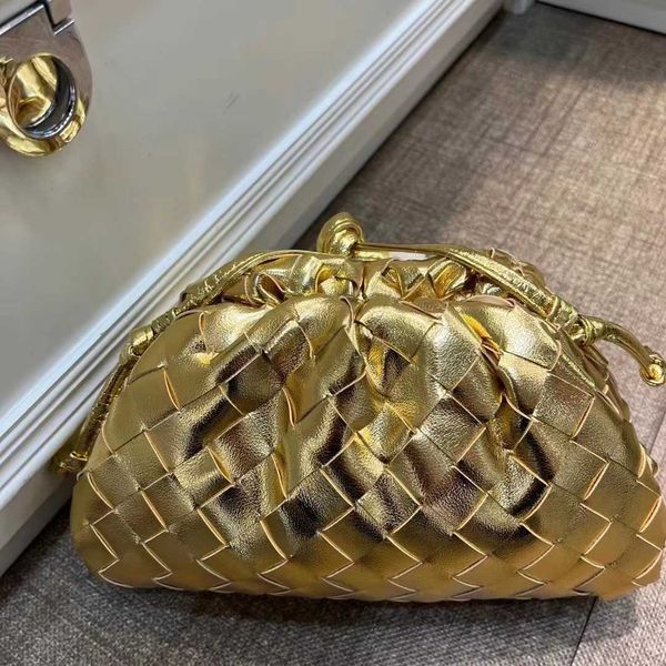 designer herme luxurious bottess bags venetas 2022 new style woven cloud soft leather dumpling single shoulder messenger holdi have a logo
designer herme luxurious bottess bags venetas 2022 new style woven cloud soft leather dumpling single shoulder messenger holdi have a logo