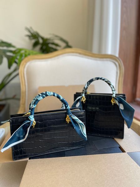 tz women's bags classic black crocodile pattern small square bag fashion vintage style handbag lady detachable shoulder strap with ribb 
tz women's bags classic black crocodile pattern small square bag fashion vintage style handbag lady detachable shoulder strap with ribb