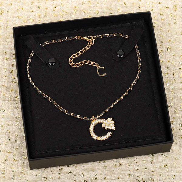 2022 luxury quality charm pendant necklace with diamond and leaf shape in 18k gold plated black genuine leather have box stamp ps3456a, Silver
2022 luxury quality charm pendant necklace with diamond and leaf shape in 18k gold plated black genuine leather have box stamp ps3456a, Silver
