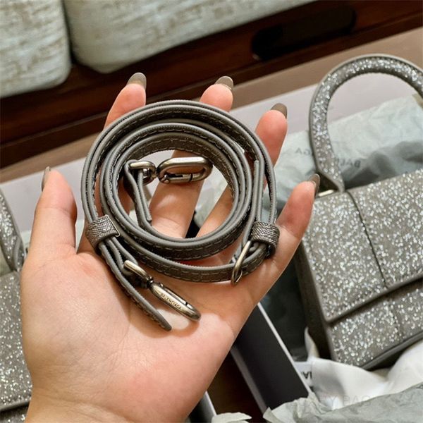 luxury hourglass bags balencaigass female crocodile calf crescent portable messenger bag x9mm
luxury hourglass bags balencaigass female crocodile calf crescent portable messenger bag x9mm