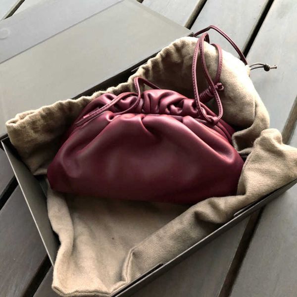 designer herme luxurious bottess bags venetas 2022 new am ahigo same cloud soft leather women's dumpling hand have a logo
designer herme luxurious bottess bags venetas 2022 new am ahigo same cloud soft leather women's dumpling hand have a logo